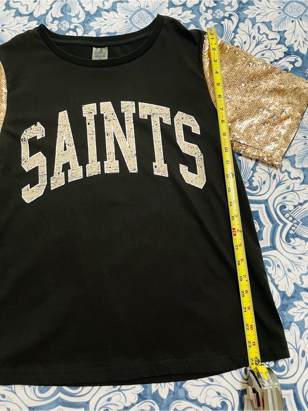 GAMEDAY COUTURE New Orleans SAINTS Short Sleeve Sequin Sleeve Tee - Black & Gold - Picture 4 of 7